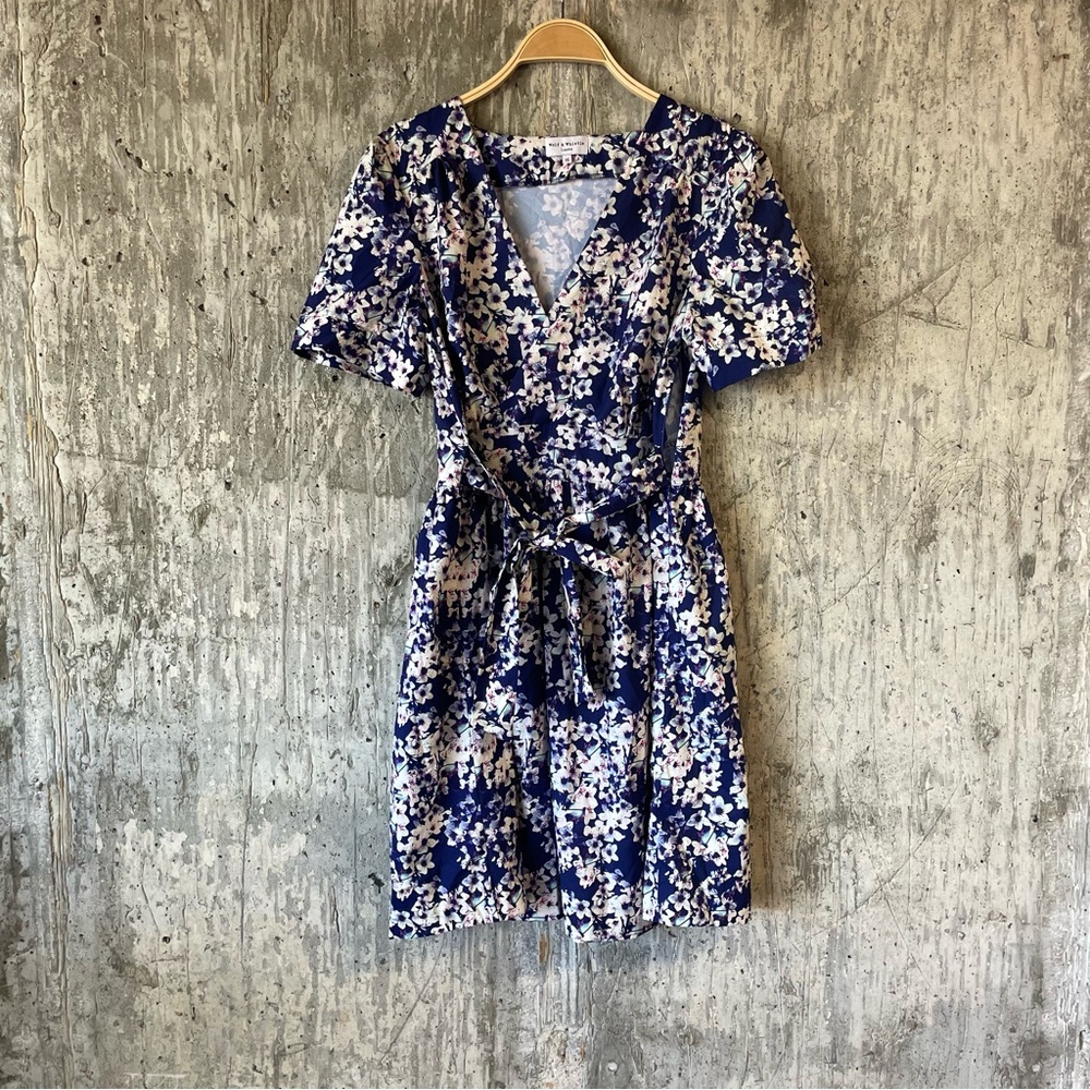 WOLF & WHISTLE Women's V-neck Mini Dress Size 14 In Blue Floral